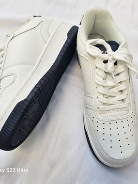 Nautica Men’s White & Navy Low-Top Sneakers